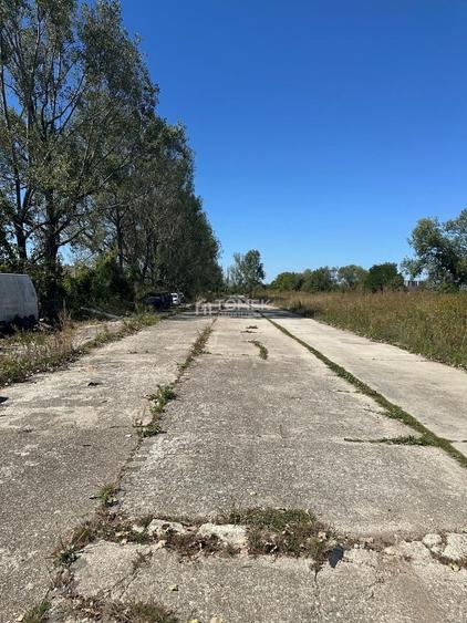 Teren Construcții intravilan de 10000 mp, în Tractorul