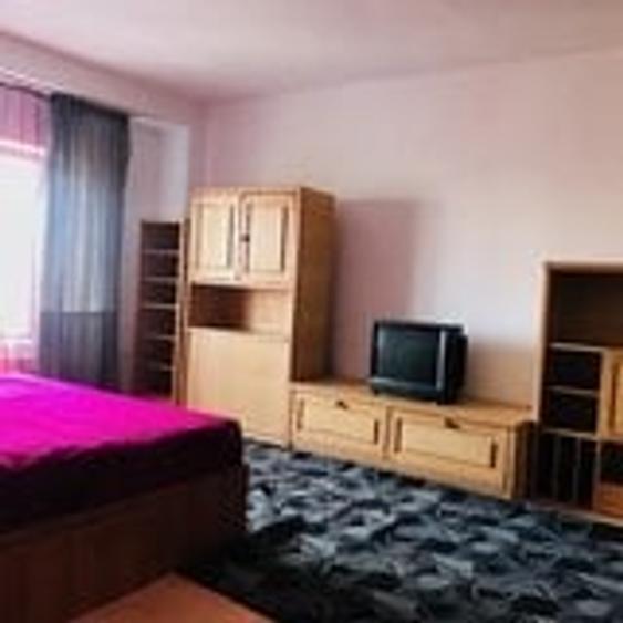 Garsonieră decomandată în P-ța Unirii