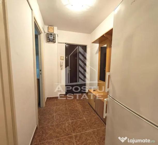 Apartament cu 3 camere semidecomandat în Circumvalațiunii
