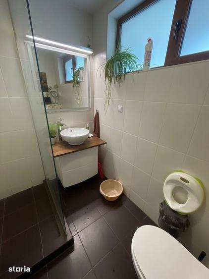 Casă cu 5 camere cu Teren 207 Mp în Florești