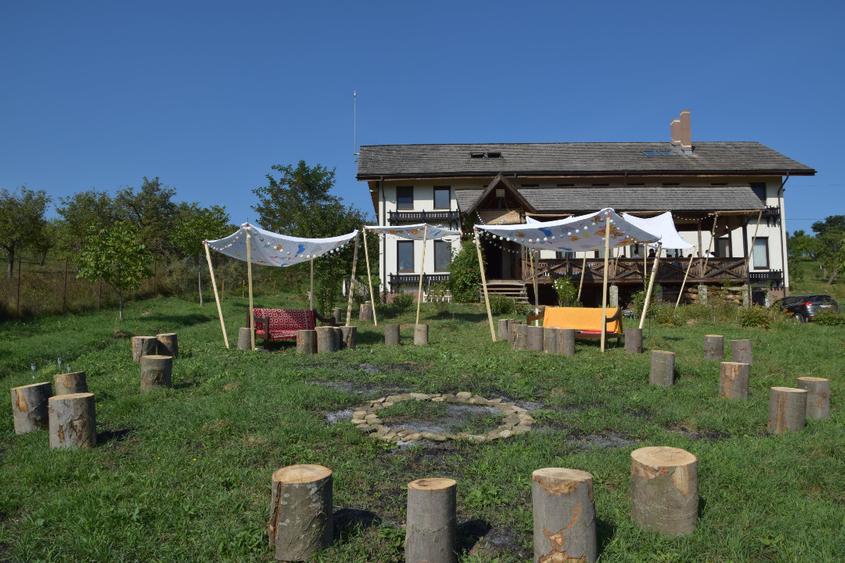 Casă individuală cu 5 camere cu Teren 8900 Mp în Dobreni