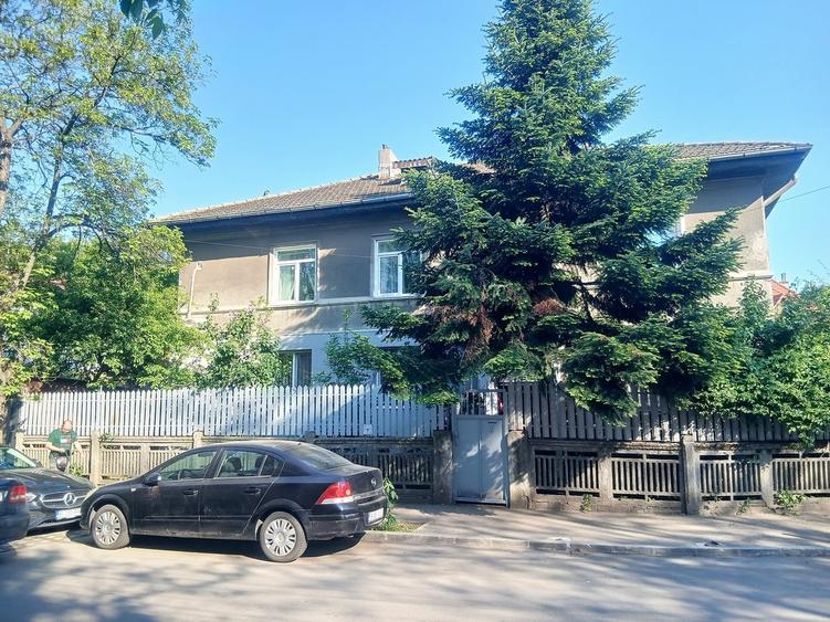 Apartament cu 3 camere decomandat în Eroii Revoluției