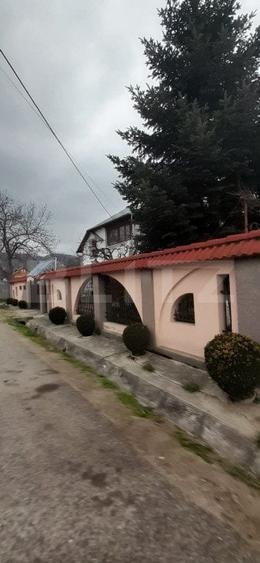 Casă individuală cu 6 camere cu Garaj în Pucioasa