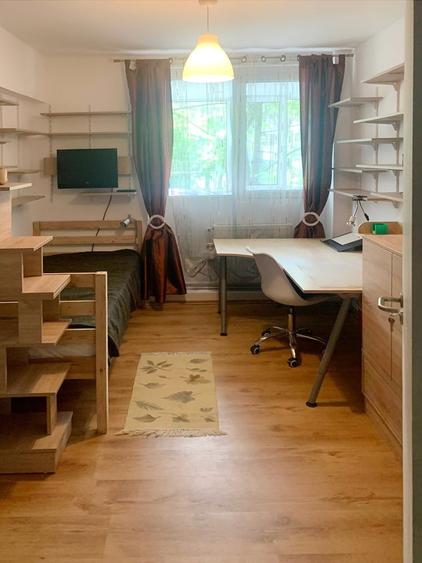 Apartament cu 3 camere decomandat în Titan
