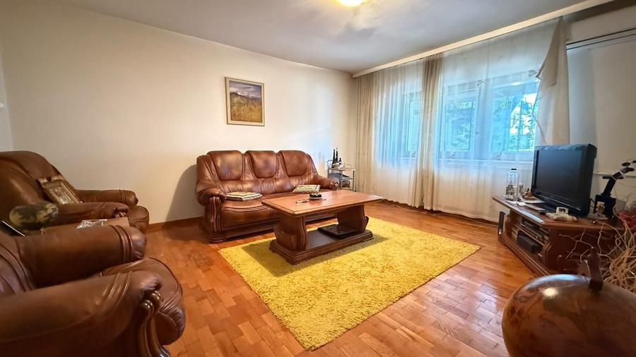 Apartament cu 3 camere decomandat în Decebal