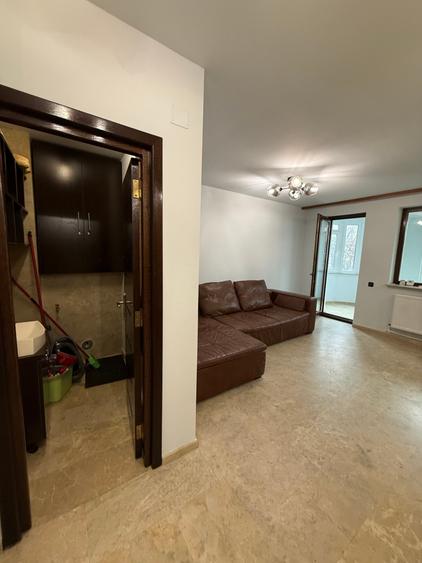Apartament cu 3 camere decomandat în Cazino