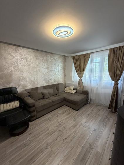 Apartament cu 3 camere decomandat, mobilat în Piața Centrală