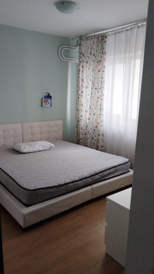 Apartament cu 3 camere decomandat, mobilat în Titulescu