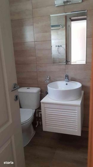 Casă cu 10 camere cu Teren 466 Mp în Central