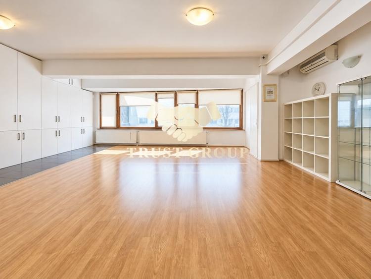 Apartament cu 3 camere semidecomandat în Cișmigiu