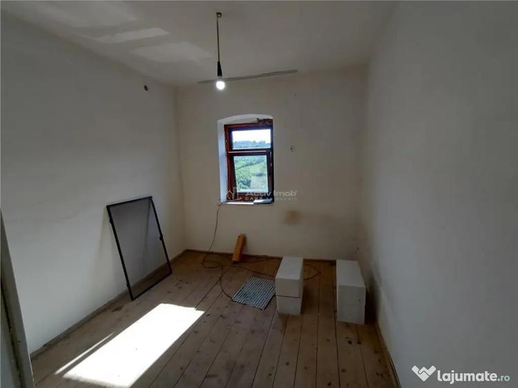 Casă cu 3 camere cu Teren 575 Mp în Central