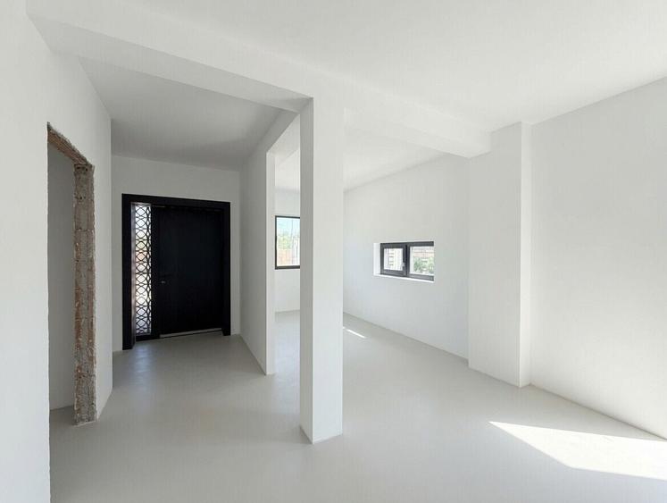 Duplex cu 5 camere cu Canalizare în Central