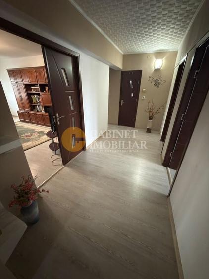 Apartament cu 4 camere decomandat, mobilat în Nicolina
