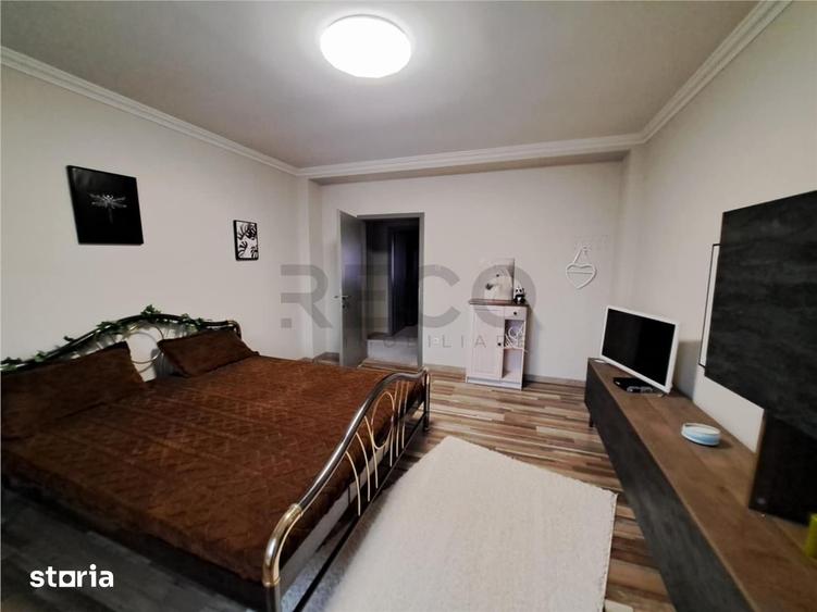 Casă cu 8 camere cu Teren 500 Mp în Central