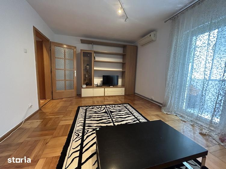 Apartament cu 3 camere decomandat în Girocului