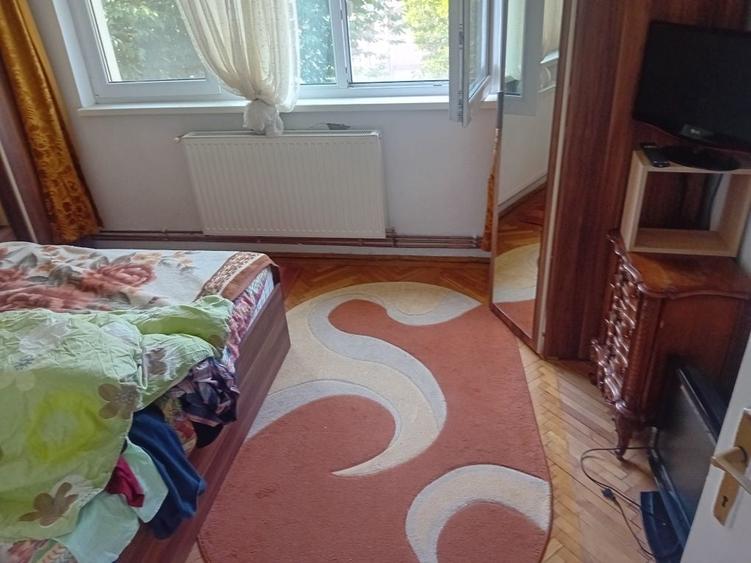 Apartament cu 3 camere semidecomandat în Central