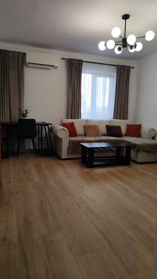Apartament cu 2 camere semidecomandat, mobilat în Central