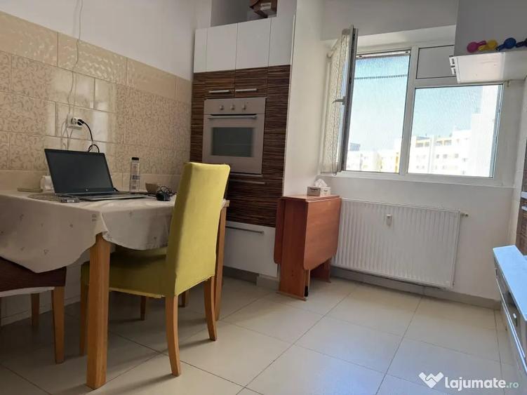Apartament cu 3 camere decomandat în Mihai Bravu