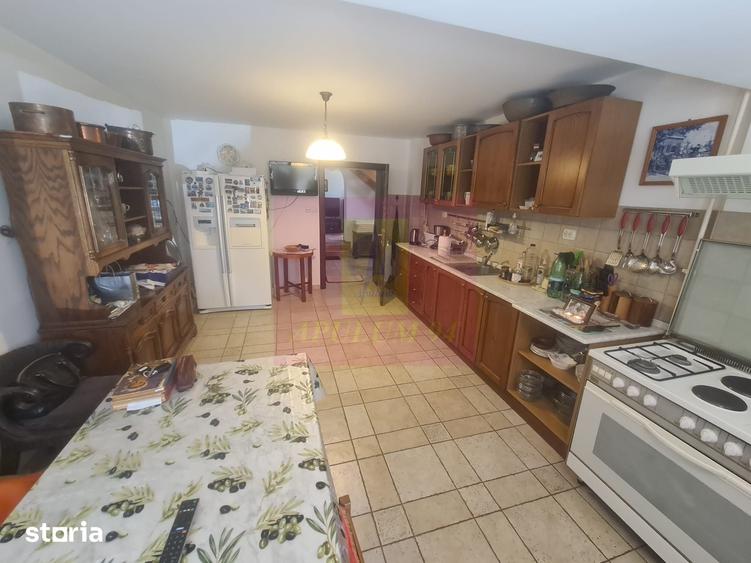 Casă cu 9 camere cu Teren 2066 Mp în Breaza
