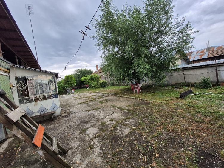 Casă cu 4 camere în Potlogi