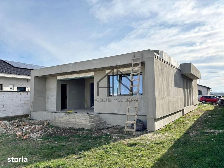 Casă cu 4 camere decomandat în Sântandrei