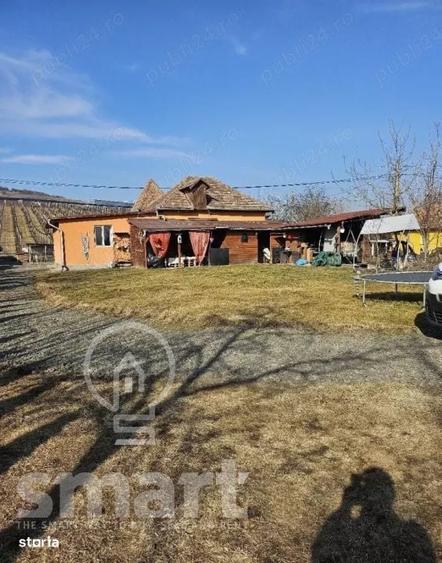 Casă cu 4 camere decomandat în Luna