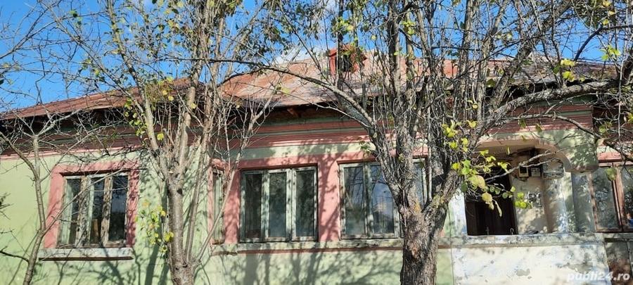 Casă cu 3 camere cu Teren 1300 Mp în Central