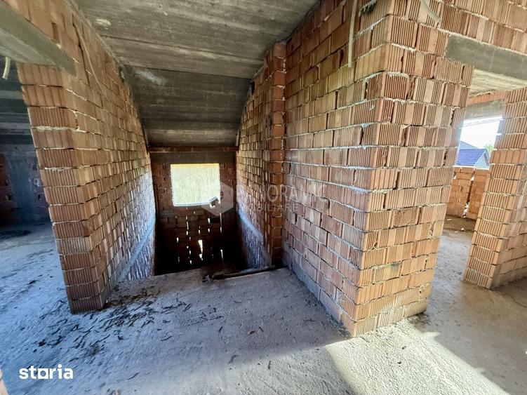 Casă cu 6 camere cu Teren 1900 Mp în Sud