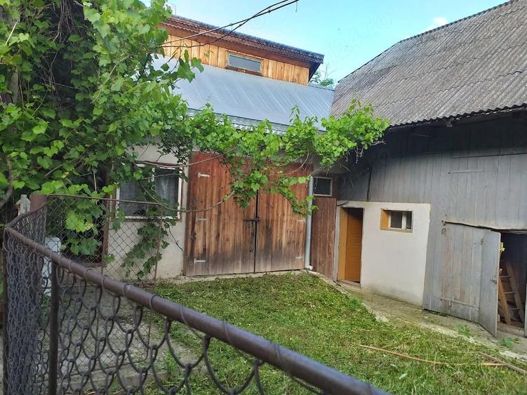 Casă cu 6 camere cu Teren 10000 Mp în Soloneț