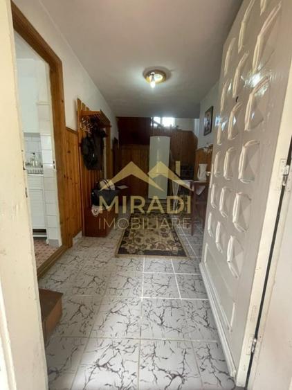 Casă individuală cu 7 camere cu Teren 580 Mp în Valea Doftanei