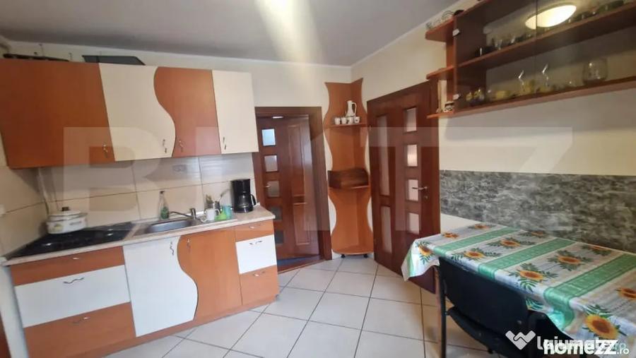 Casă cu 5 camere cu Teren 935 Mp în Central