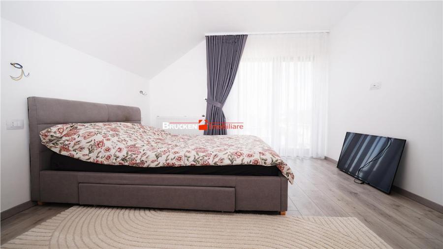 Casă cu 4 camere cu Teren 440 Mp în Central