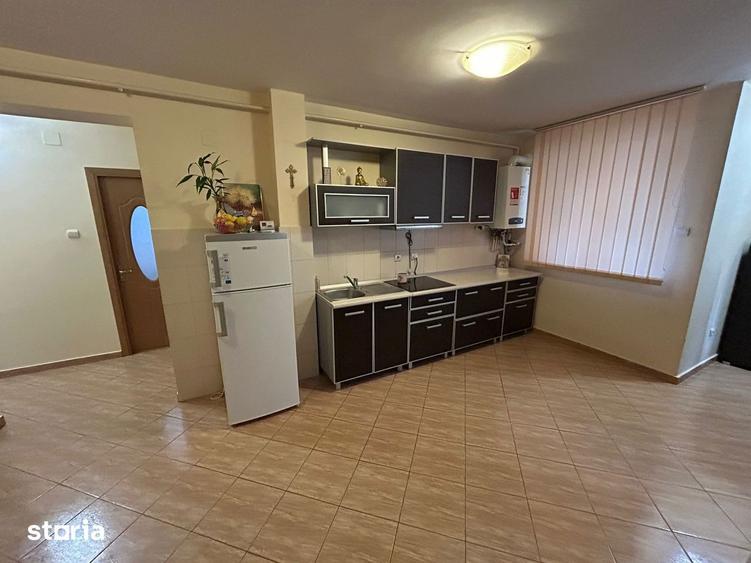 Apartament cu 3 camere în Cetate