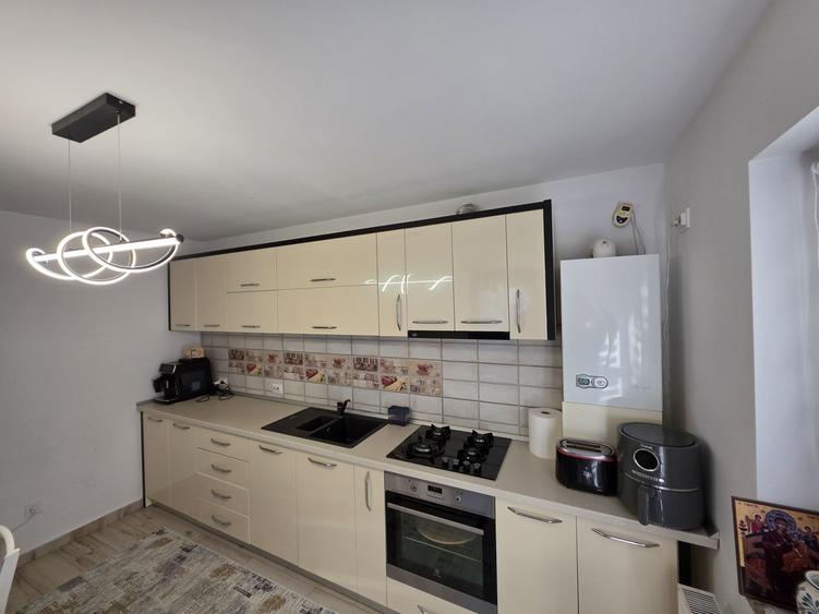 Casă cu 3 camere în Uiasca