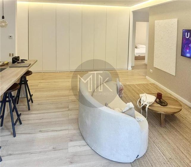 Apartament cu 4 camere decomandat, mobilat în Iancu Nicolae