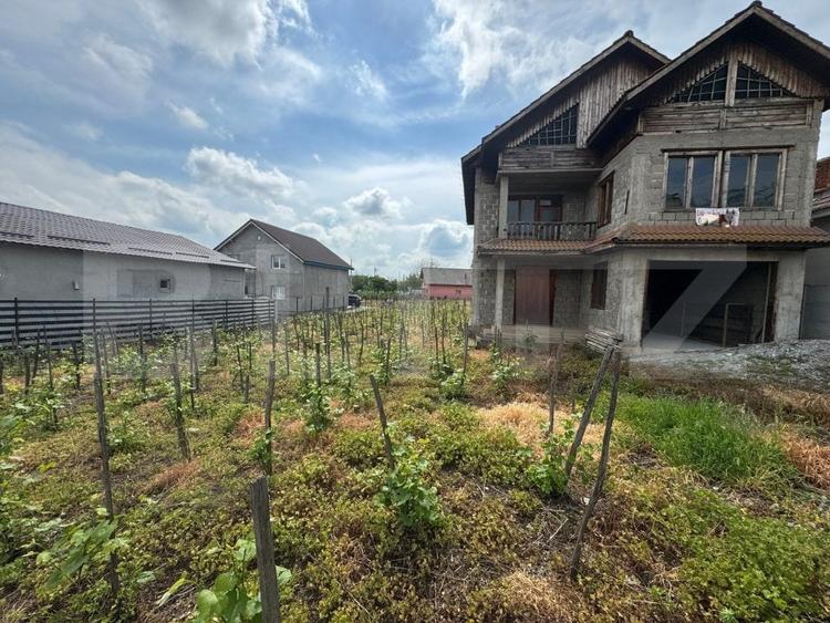 Casă individuală cu 4 camere cu Garaj în Filiași