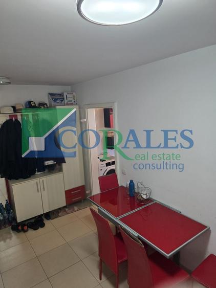 Apartament cu 3 camere semidecomandat, mobilat în Circumvalațiunii