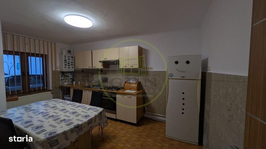 Casă cu 4 camere cu Teren 335 Mp în Piața Cluj