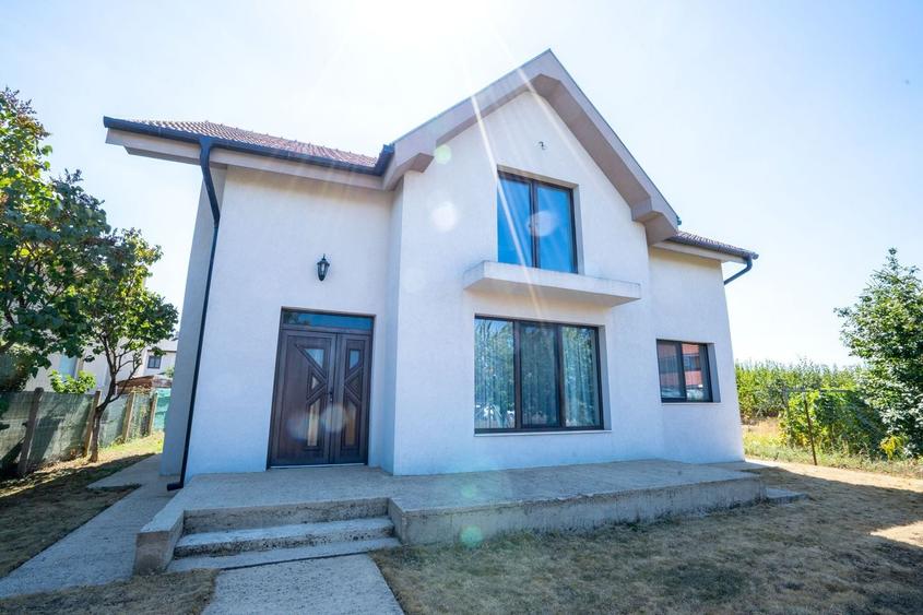 Casă individuală cu 5 camere cu Canalizare în Episcopia Bihorului