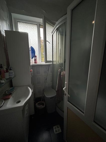 Apartament cu 3 camere semidecomandat în Ferentari