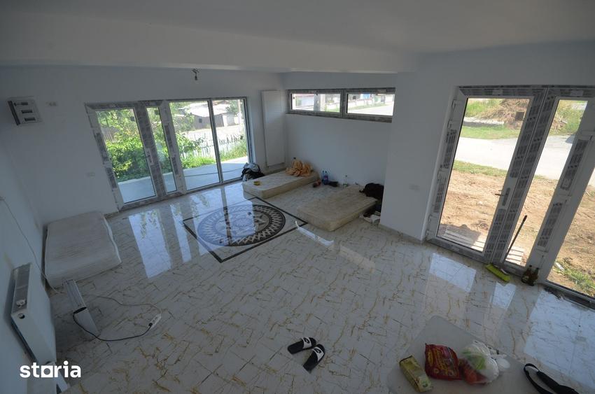 Casă cu 4 camere cu Teren 556 Mp în Crețuleasca
