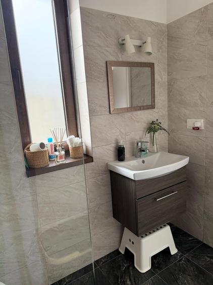Duplex cu 3 camere cu Canalizare în Est