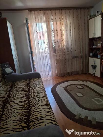 Apartament cu 2 camere semidecomandat în Noua