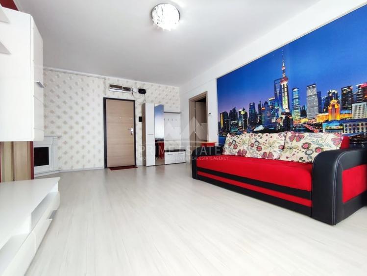 Apartament cu 3 camere semidecomandat, mobilat în Băneasa
