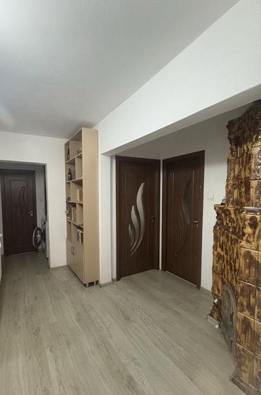 Apartament cu 4 camere decomandat în Central