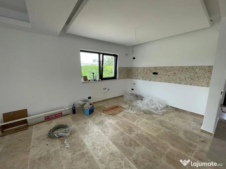 Casă cu 4 camere cu Teren 400 Mp în Central