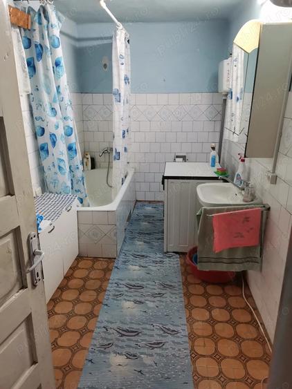 Casă cu 3 camere cu Teren 2000 Mp în Central