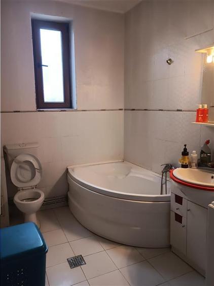Casă individuală cu 5 camere cu Canalizare în Copou