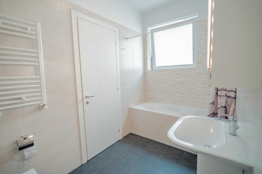 Apartament cu 4 camere decomandat în Lacul Tei