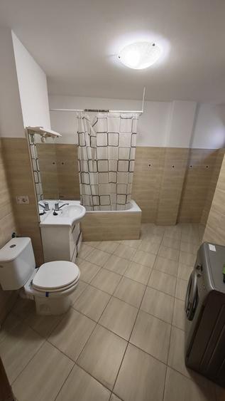 Apartament cu 3 camere semidecomandat, mobilat în Badea Cârțan